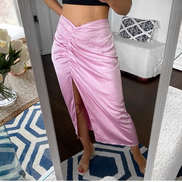 Zara satin silky pastel pink scrunched skirt - Picture 8 of 10